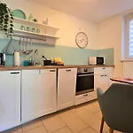Appartement Gruene Oase Mit Eigener Terrasse Zwischen Altstadt Und Hafen #1
