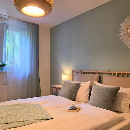 Gruene Oase Mit Eigener Terrasse Zwischen Altstadt Und Hafen #1 Apartman Senftenberg