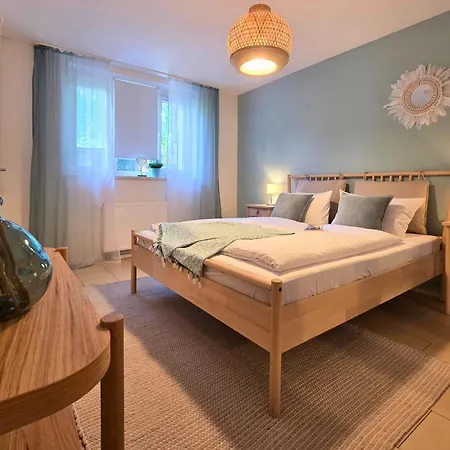 Gruene Oase Mit Eigener Terrasse Zwischen Altstadt Und Hafen #1 Апартаменты