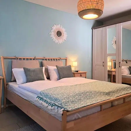 Gruene Oase Mit Eigener Terrasse Zwischen Altstadt Und Hafen #1 Апартаменты