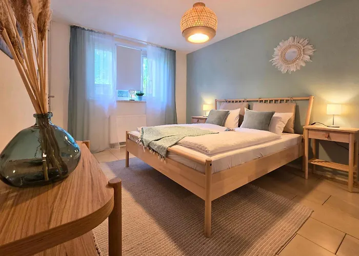 Gruene Oase Mit Eigener Terrasse Zwischen Altstadt Und Hafen #1 Апартаменты