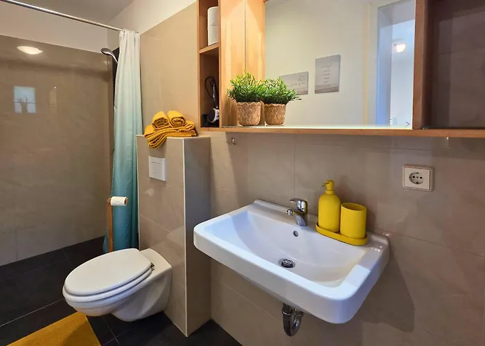 Gruene Oase Mit Eigener Terrasse Zwischen Altstadt Und Hafen #1 *