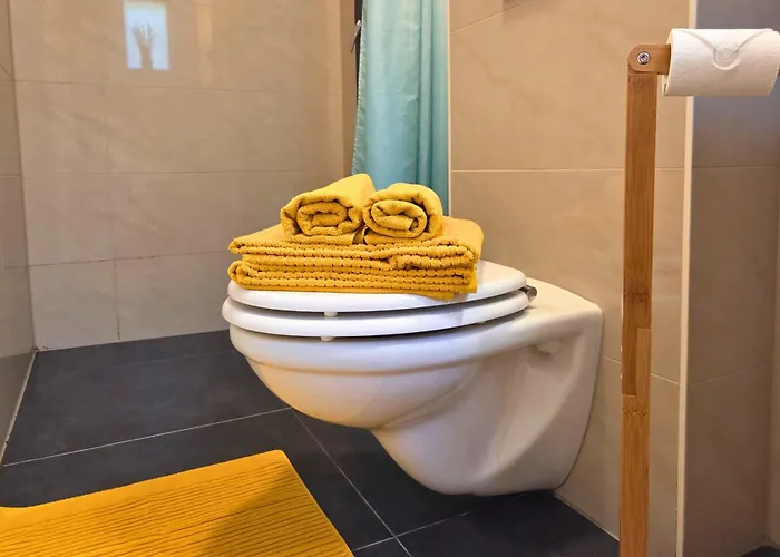 Gruene Oase Mit Eigener Terrasse Zwischen Altstadt Und Hafen #1 アパート ゼンフテンベルク